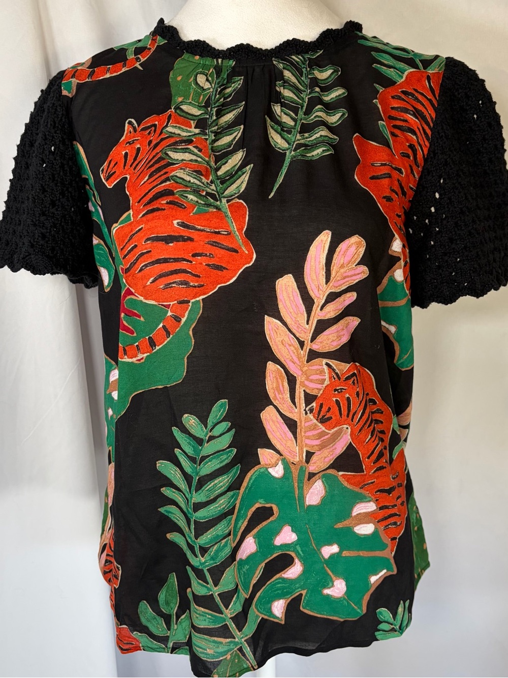 DR2 Women’s Tropical Tiger Print Crochet Sleeve Top Black/Orange/Green Medium